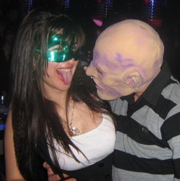 Couple cherche coquine pour soir�e � trois