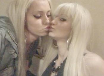 Belle blonde cherche copine pour des moments 